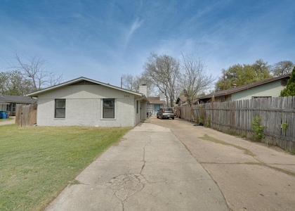 304 John Nance Garner Cir - Photo 1