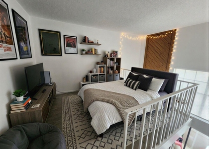 701 W 25th St - Photo 1