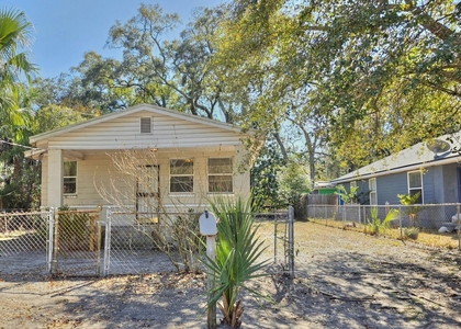 916 W 25th Street - Photo 1