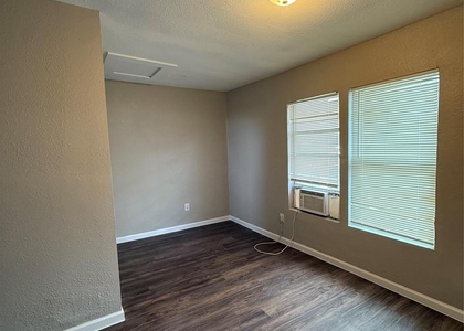 7312 Navigation Boulevard - Photo 1