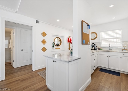 404 Broad Avenue S - Photo 1