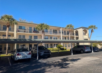 11620 Park Boulevard - Photo 1