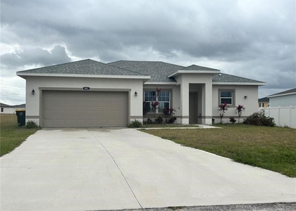 423 Churchill Court - Photo 1