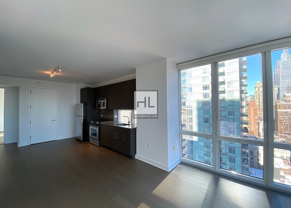 Fifth Avenue - Photo 1
