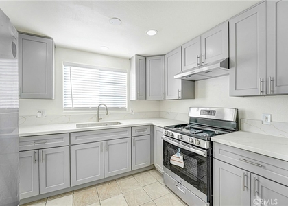 400 W 109th Street W - Photo 1