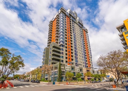 300 W Beech St - Photo 1