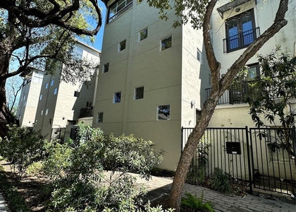 2713 Crawford Street - Photo 1