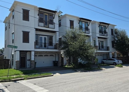 1520 Amundsen Street - Photo 1