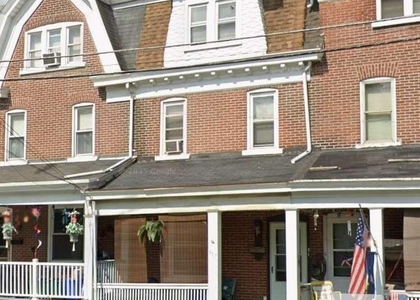 917 Center Street - Photo 1