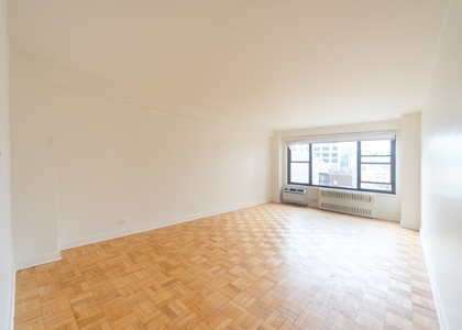 4th Avenue - Photo 1