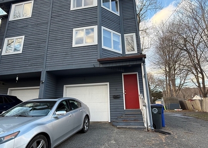 19 Wadhams Avenue - Photo 1