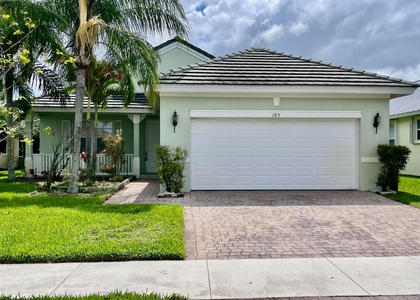 185 Nw Willow Grove Avenue - Photo 1