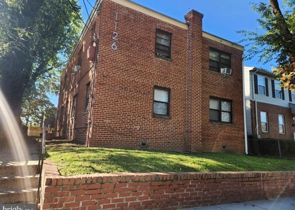 1126 48th Place Ne - Photo 1