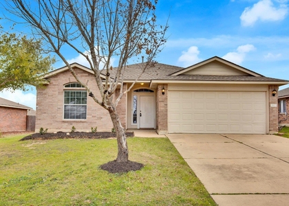 1002 Remington Dr - Photo 1