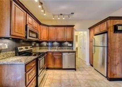 2210 Pearl St - Photo 1