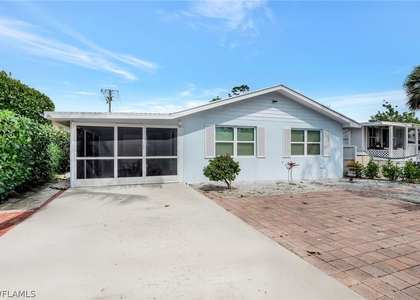 1009 Ridge Street - Photo 1
