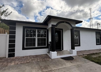 1305 E Louise Avenue - Photo 1