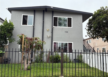 1905 W Myrtle Street - Photo 1