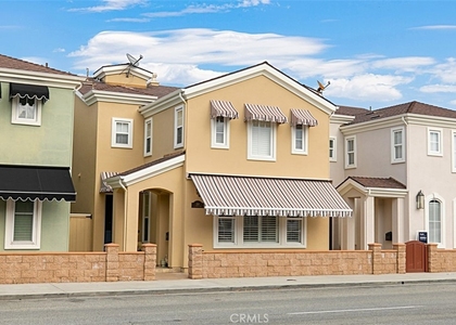 208 E Balboa Boulevard - Photo 1