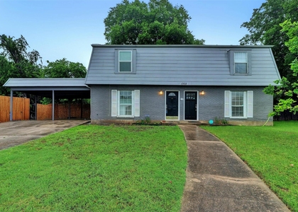 1302 E Saint Johns Ave - Photo 1