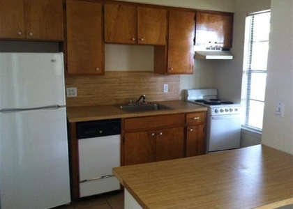621 W 37th St - Photo 1