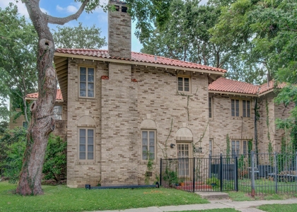 1428 Wentworth Street - Photo 1