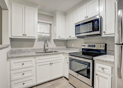 405 Hawthorne Street - Photo 1