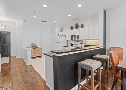 941 Hampton Circle - Photo 1
