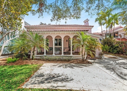 217 Se Coconut Avenue - Photo 1