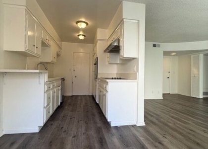 334 S Gramercy Place - Photo 1