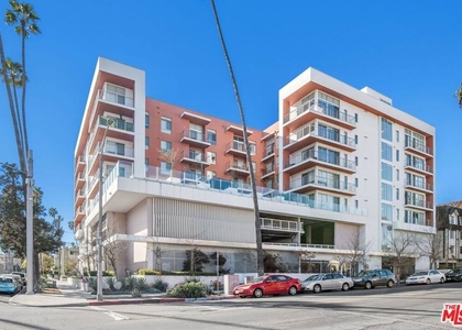 453 S Kenmore Avenue - Photo 1