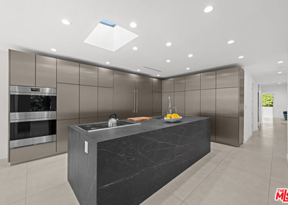 201 S Bedford Drive - Photo 1