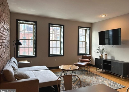 225 E King Street - Photo 1