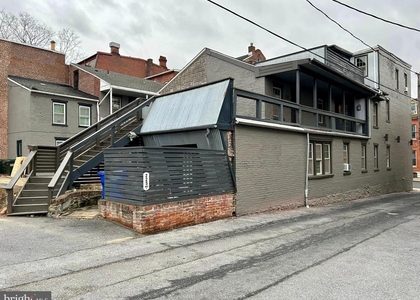 225 E King Street - Photo 1