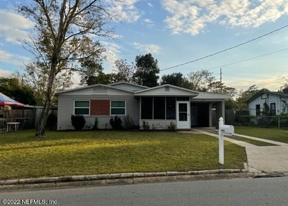 10412 Skycrest Drive N - Photo 1