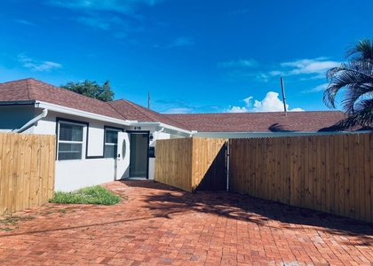 615 Ne 2nd Avenue - Photo 1