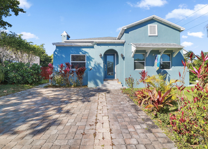 301 Hawthorne Drive - Photo 1
