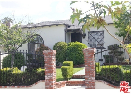 1120 S Plymouth Boulevard - Photo 1