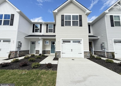 647 Laurelwood Circle - Photo 1