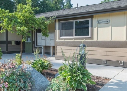 1108 Ne Rose St - Photo 1
