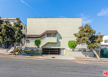933 S Manhattan Place - Photo 1