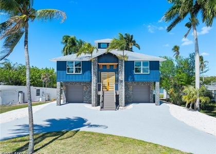 1836 Harbor Lane - Photo 1