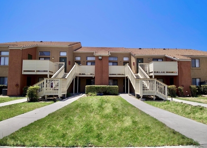 200 S Linden Ave - Photo 1