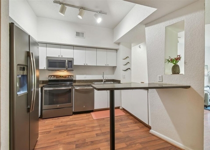 2440 W Horatio Street - Photo 1