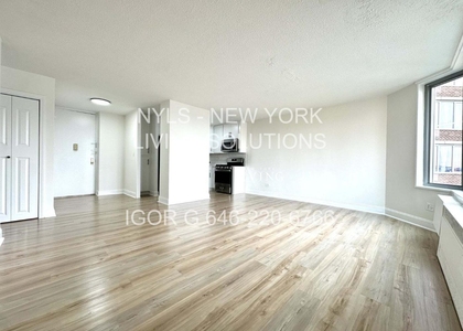 Broadway - Photo 1