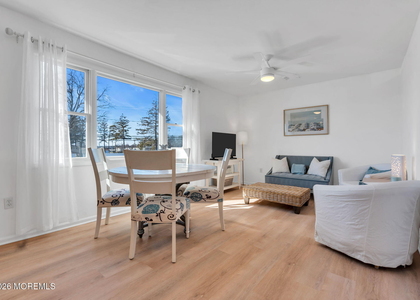 548 Washington Boulevard - Photo 1