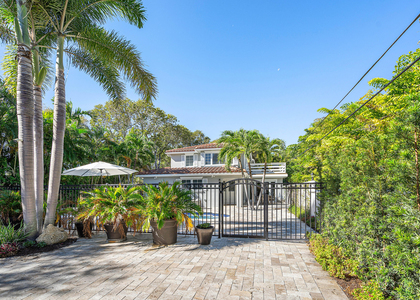 820 Palm Trail - Photo 1