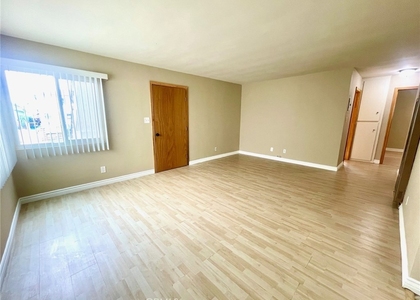 2217 S Grand - Photo 1