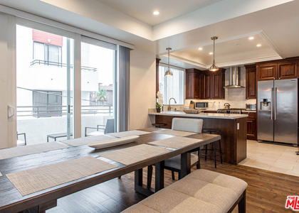907 S Shenandoah Street - Photo 1