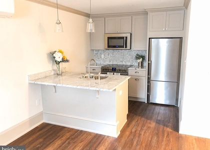 1302 E Capitol Street Ne - Photo 1